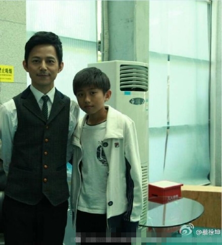 快乐大本营何炅和蔡徐坤认识吗 何炅和蔡徐坤什么关系