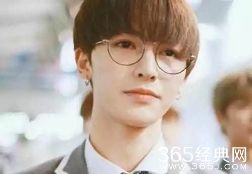 偶像练习生朱正廷为什么被网友称为白痴美人 被称为白痴美人的原因