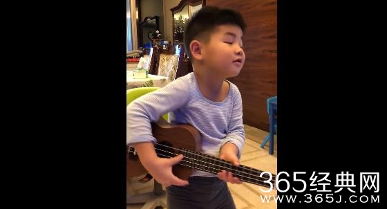 胡可晒小鱼儿鬼鬼祟祟弹琴视频  小鱼儿鬼鬼祟祟弹琴视频观看地址