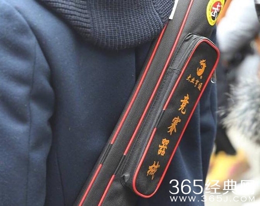 北电复试第二天，童星吴磊现身表演舞剑