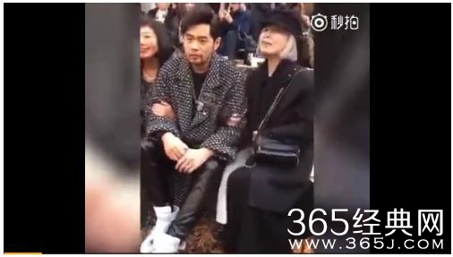 周杰伦没抓到老婆的手是什么梗