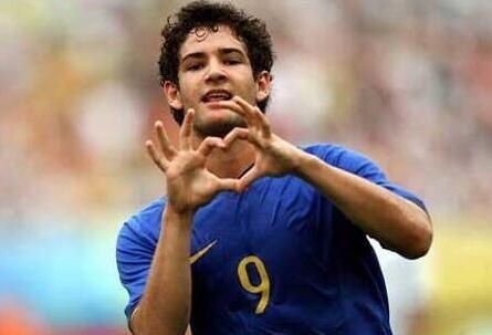 【娱情小卖部】五十二期：球星帕托表白热巴遭无视，网友：厄齐尔了解一下