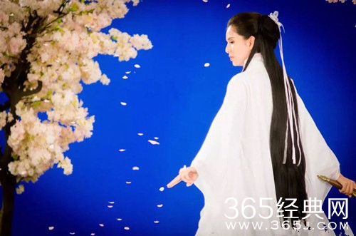 李若彤再扮小龙女，仙气十足