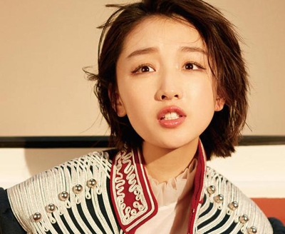 【娱情小卖部】五十三期：周冬雨胸平成飞机场，依旧时髦，照样拿下国际大牌亚洲代言