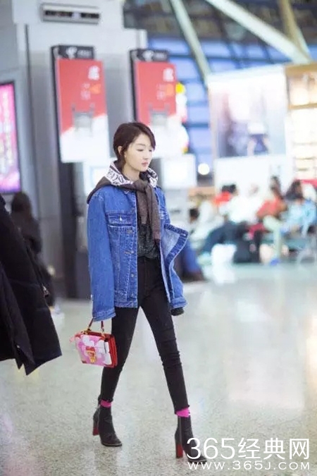 【娱情小卖部】五十三期：周冬雨胸平成飞机场，依旧时髦，照样拿下国际大牌亚洲代言