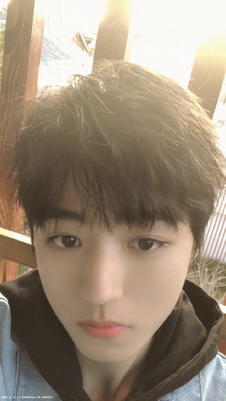 王俊凯新发型曝光，引粉丝热捧