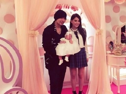 周杰伦女儿滑冰，粉丝歌词接龙调侃