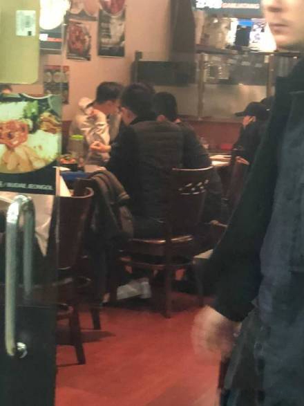 网友洛杉矶偶遇王思聪，身边美女又换人了