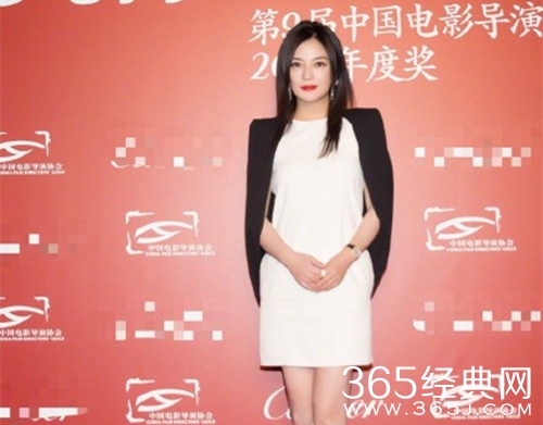 赵薇亮相导协晚宴，尽显霸道总裁范