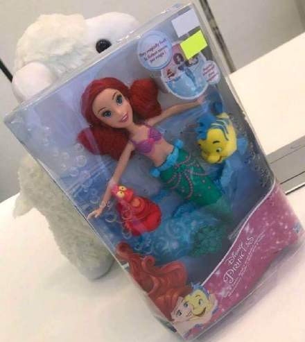 张艺兴帮孙红雷女儿选礼物，被网友调侃直男审美