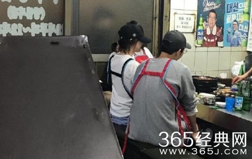 偶遇宋仲基宋慧乔，合体轧马路超甜蜜