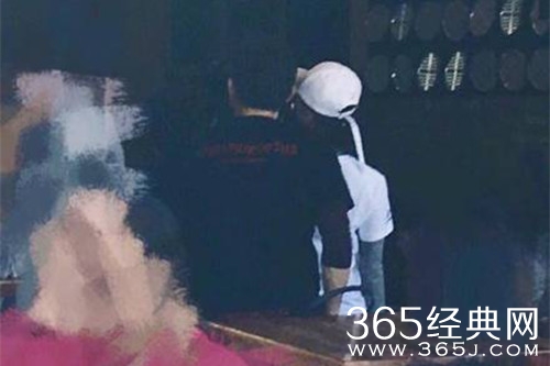 网友洛杉矶偶遇隆诗夫妇，吴奇隆小动作被赞