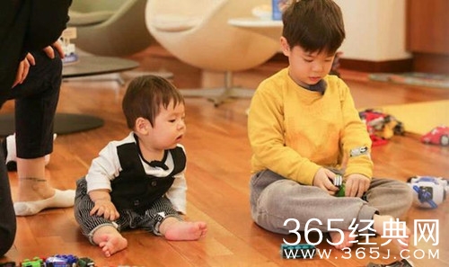 霍思燕带“小嗯哼”上节目，和嗯哼简直是复制黏贴