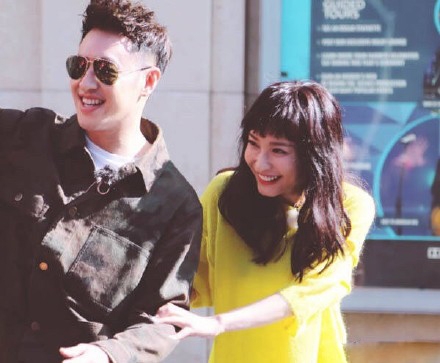 潘玮柏带辣妹吃烤肉，无尾熊CP要凉？