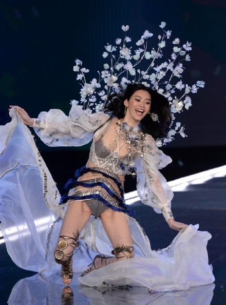 【卫视剧能说】第一百零三期：明星摔倒哪家强，胡歌才是被大地宠爱的人