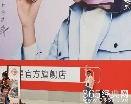 井柏然机场凹造型，女友倪妮全程配合拍照