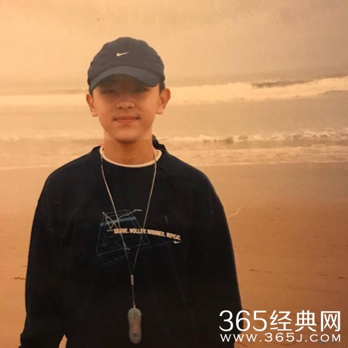 邓伦童年旧照曝光，软萌指数爆表