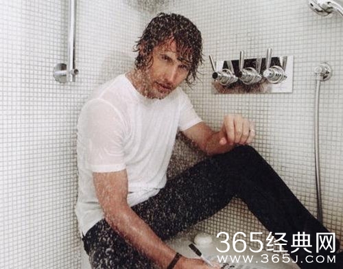 【就是个水槽】第五十五期：中外审美差距有多大？英国人觉得娘气的本国明星长这样！是前军人