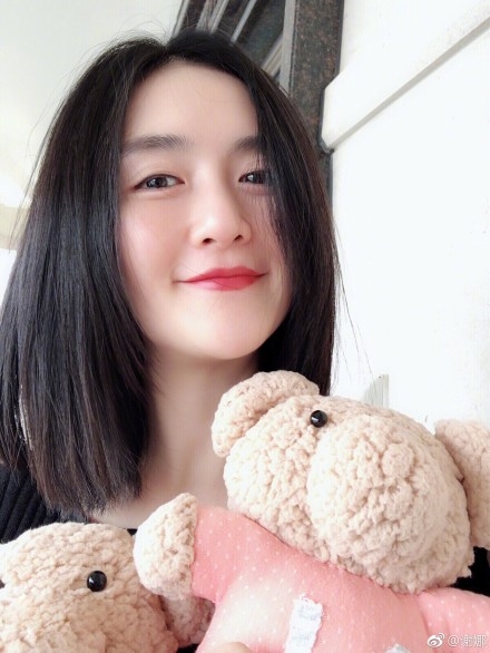 谢娜晒自拍庆祝微博粉丝破亿