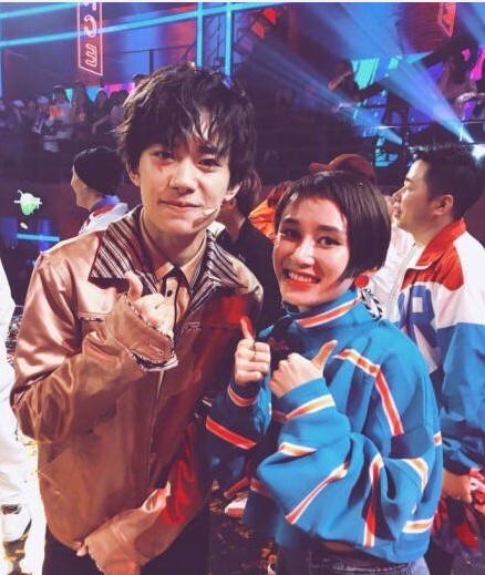 杨雅捷向易烊千玺道歉，对自己不当言论抱歉