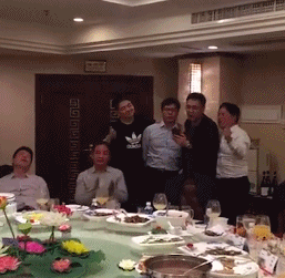 林依轮刘强东合唱《步步高》，场面浓浓的复古风