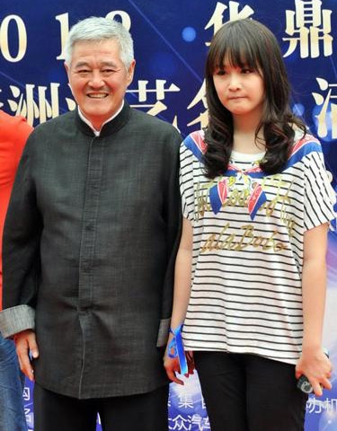 【娱情小卖部】七十二期：赵本山女儿球球：加我微信先刷12万礼物，网友：值12块吗