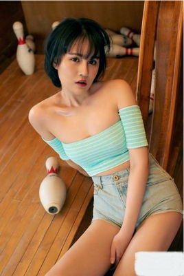 【娱情小卖部】七十二期：赵本山女儿球球：加我微信先刷12万礼物，网友：值12块吗