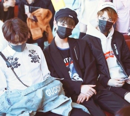 乐华七子机场迷路，急的妆都花了