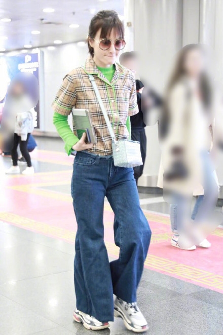 吴昕回应造型被嘲：弱弱的觉得这身还行