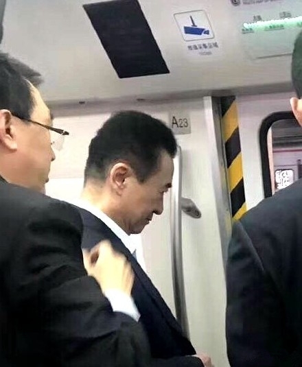 王健林坐地铁，真相是什么?