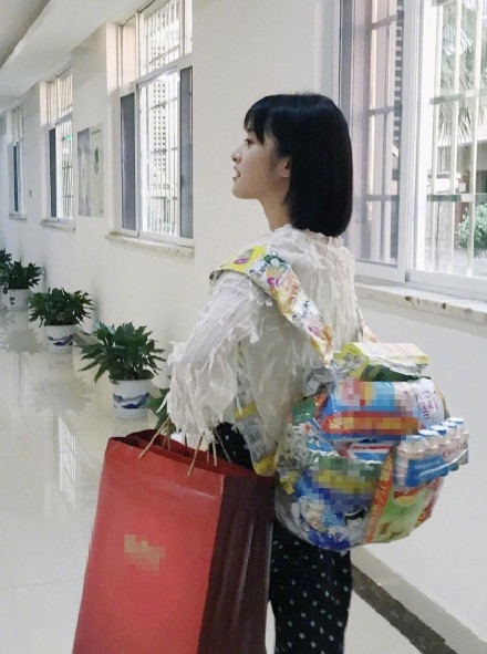 沈月湖南卫视广电探亲，零食背包超吸睛