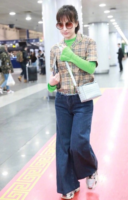 吴昕回应造型被嘲：弱弱的觉得这身还行