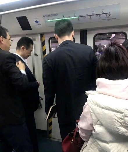 王健林坐地铁，真相是什么?