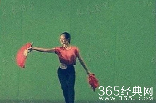 章子怡15岁舞蹈比赛旧照曝光，美貌不减