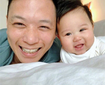 胡杏儿儿子六个月萌照曝光，超萌超可爱