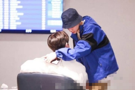 范丞丞和小鬼互关 他们俩认识？