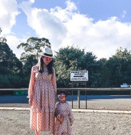 小周周正面照曝光，像极了周杰伦