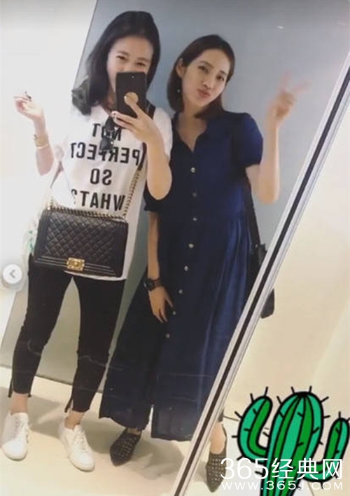 王棠云首曝孕肚，与友人相聚