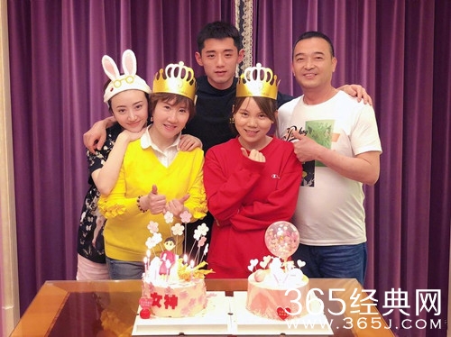 张继科现场景甜妈妈生日聚会，科甜了！