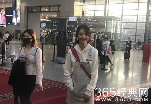 偶遇佟丽娅，无p图状态依旧美艳