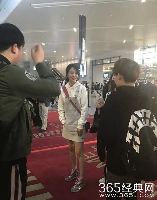 偶遇佟丽娅，无p图状态依旧美艳