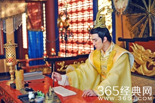 【最夯剧集社】第七十五期：《白发王妃》开机，徐正溪无缘男主，男主竟是大张雪迎十岁的他