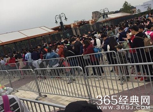 【就是个水槽】第六十五期：4月19日复联3红毯现场围观，中国粉丝道具画风清奇不走寻常路