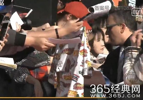 【就是个水槽】第六十五期：4月19日复联3红毯现场围观，中国粉丝道具画风清奇不走寻常路