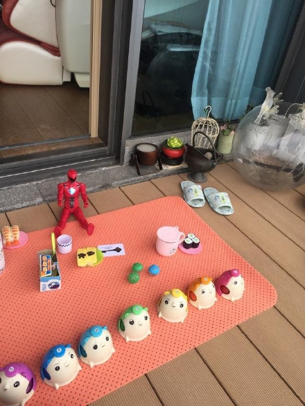 jasper累瘫在地，姿势颇有春哥的风范