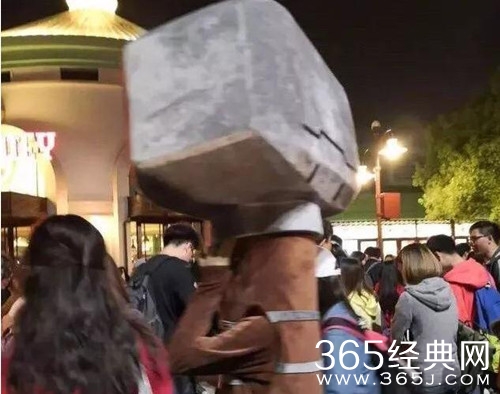 【就是个水槽】第六十五期：4月19日复联3红毯现场围观，中国粉丝道具画风清奇不走寻常路