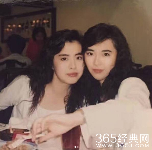 王祖贤闺蜜晒旧照，女神依旧魅力十足