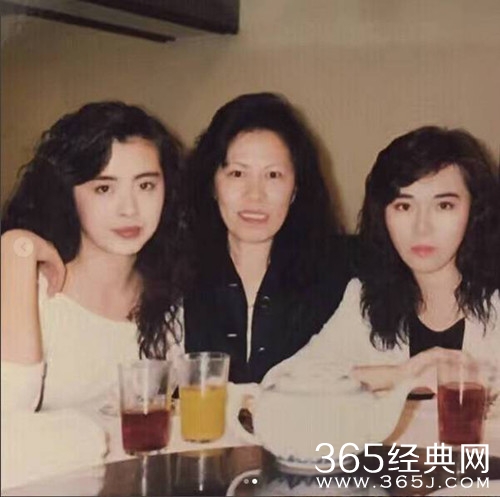 王祖贤闺蜜晒旧照，女神依旧魅力十足