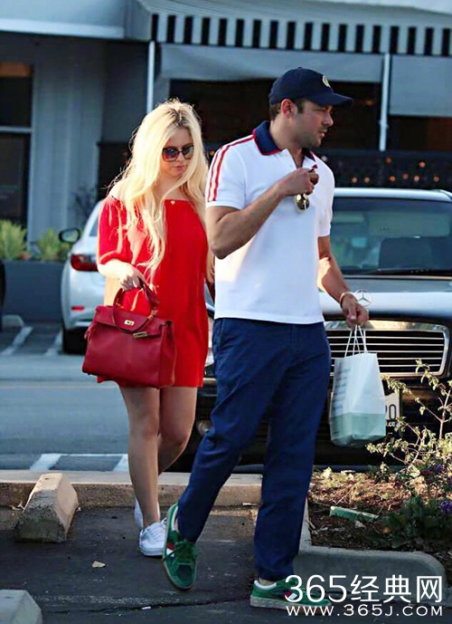 艾薇儿恋情曝光，男友是亿万富二代