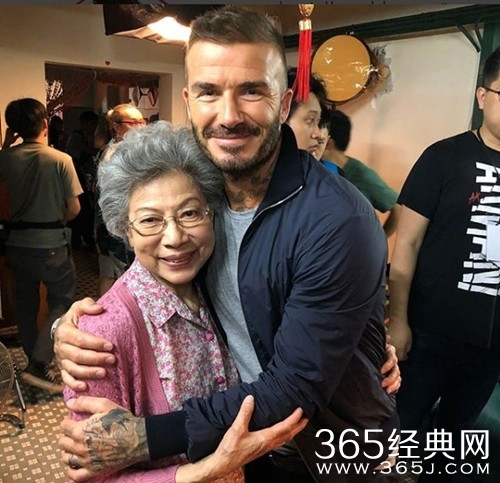 球星贝克汉姆和影后罗兰亲切合影